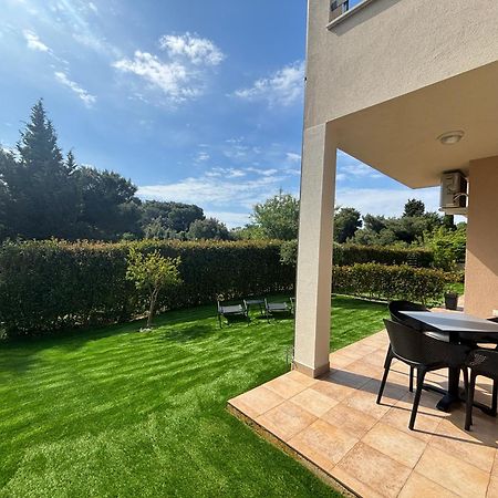 Apartment Punta Premantura E With Garden 외부 사진
