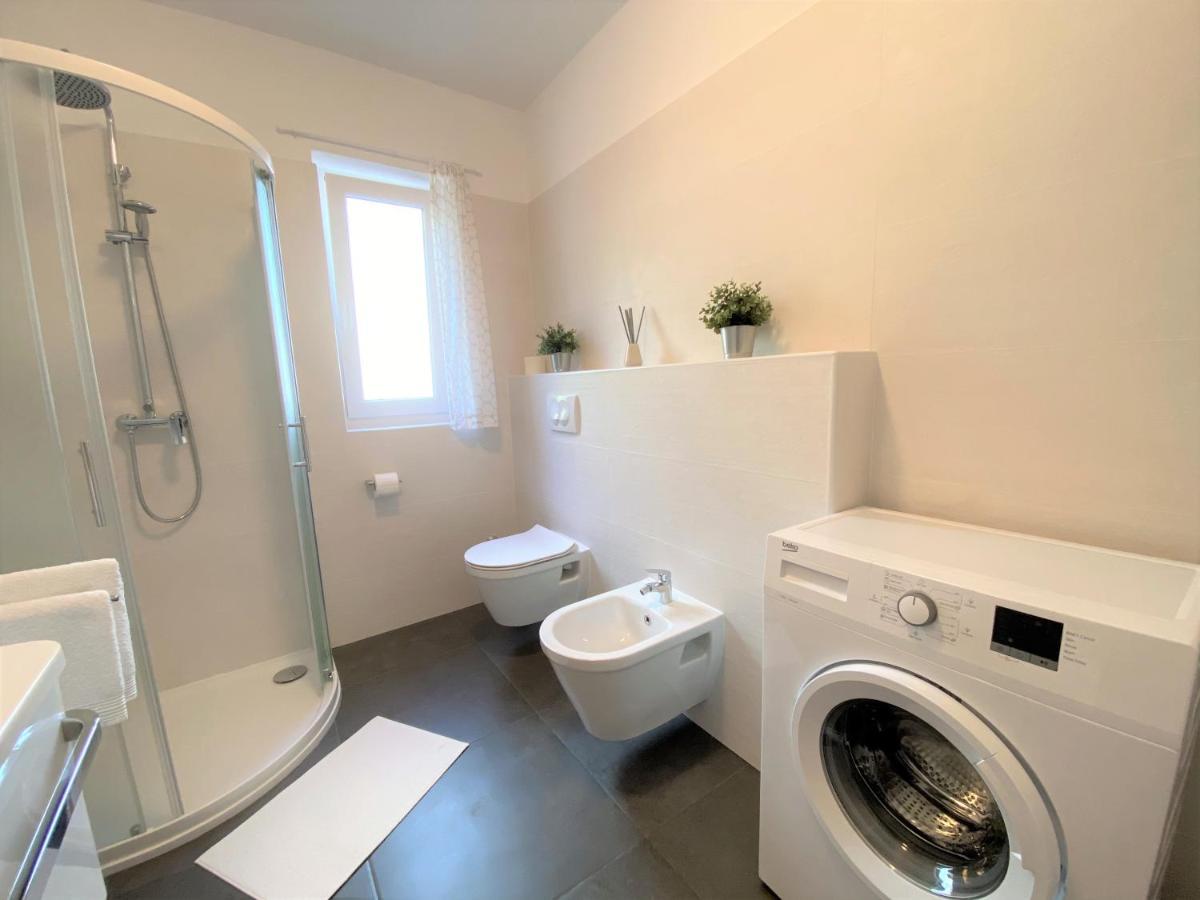 Apartment Punta Premantura E With Garden 외부 사진