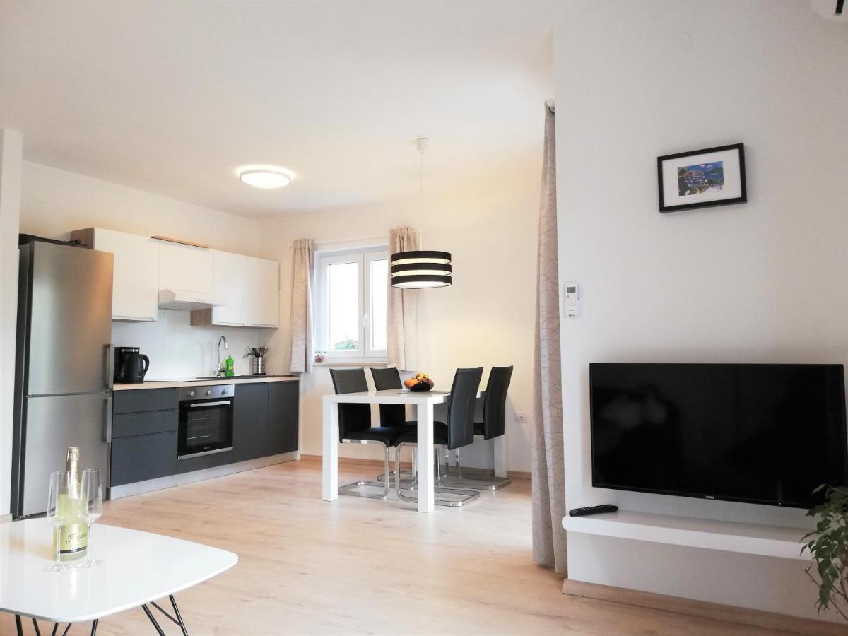 Apartment Punta Premantura E With Garden 외부 사진