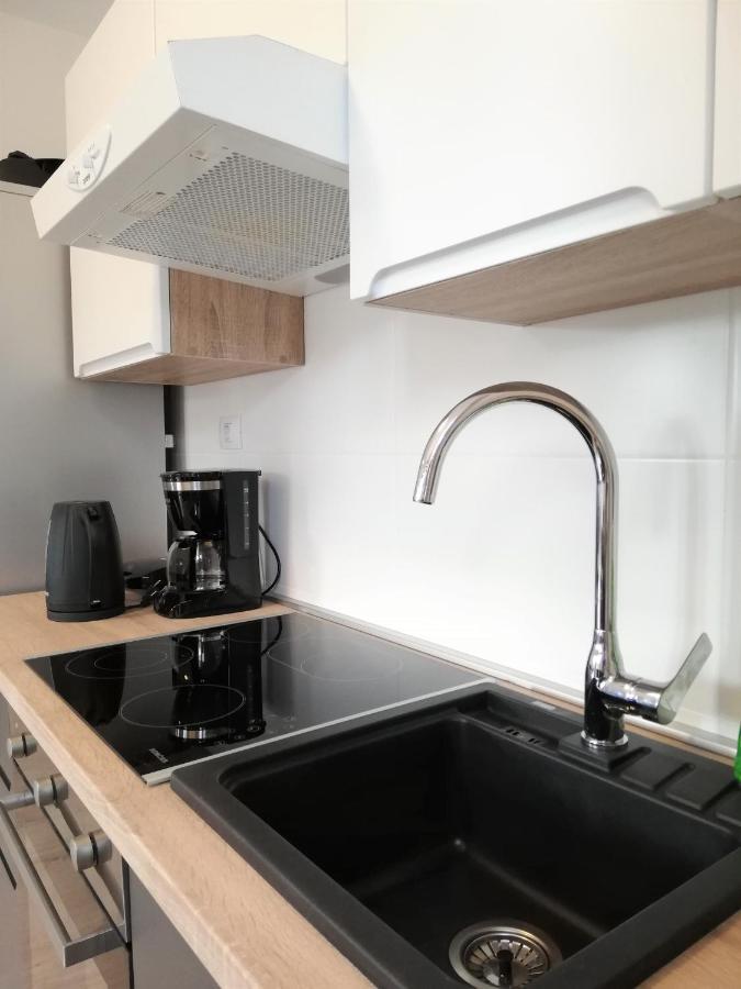Apartment Punta Premantura E With Garden 외부 사진