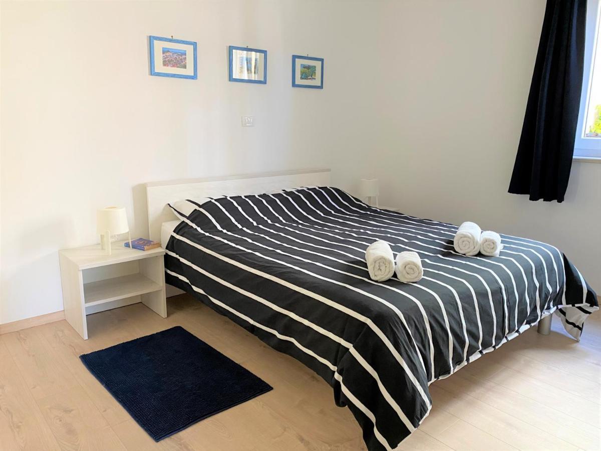 Apartment Punta Premantura E With Garden 외부 사진