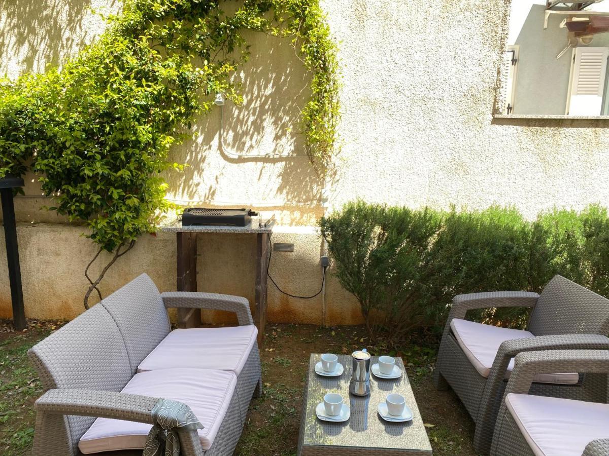 Apartment Punta Premantura E With Garden 외부 사진