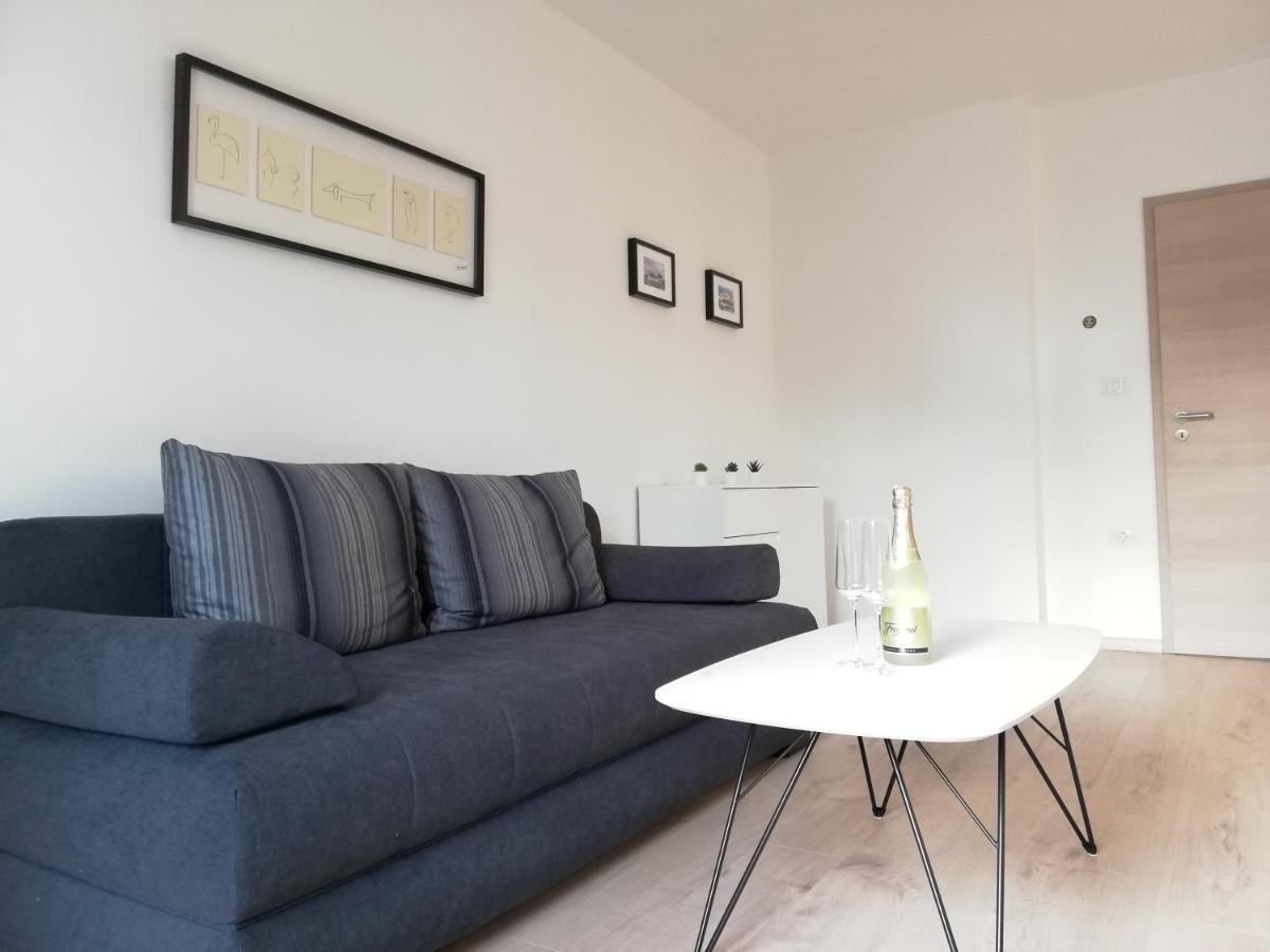 Apartment Punta Premantura E With Garden 외부 사진