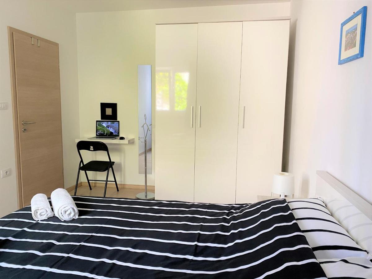 Apartment Punta Premantura E With Garden 외부 사진