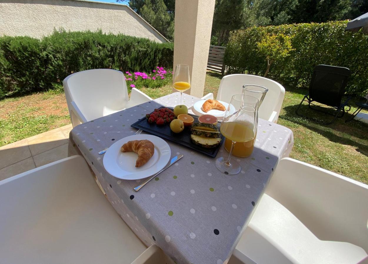 Apartment Punta Premantura E With Garden 외부 사진