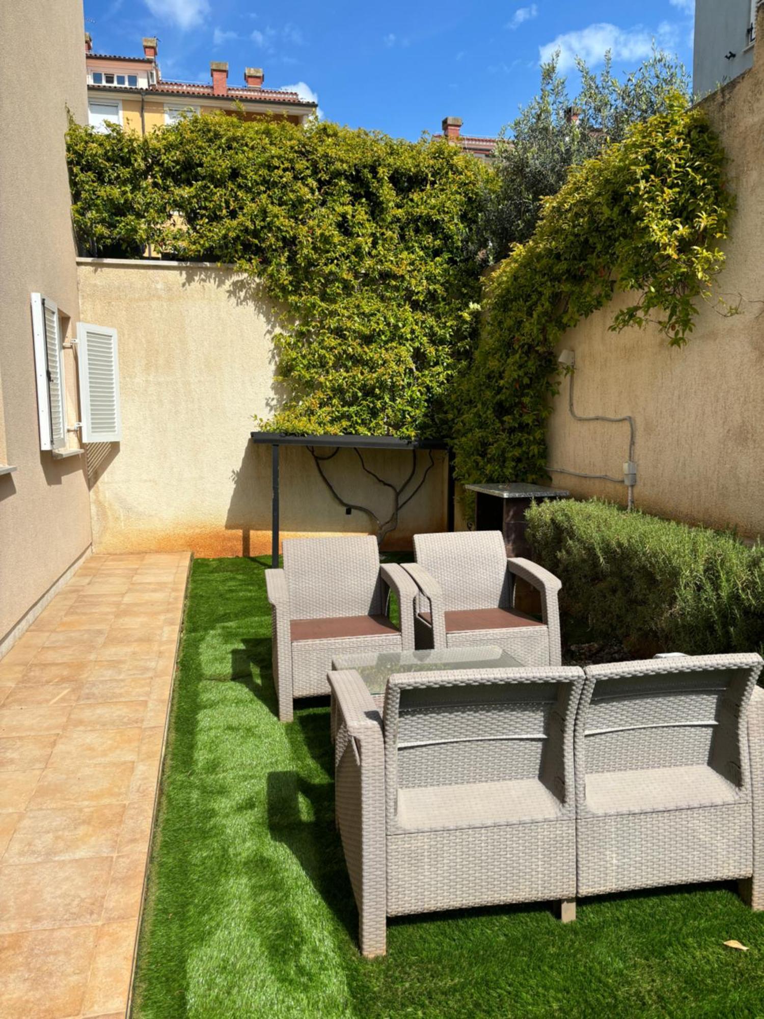 Apartment Punta Premantura E With Garden 외부 사진
